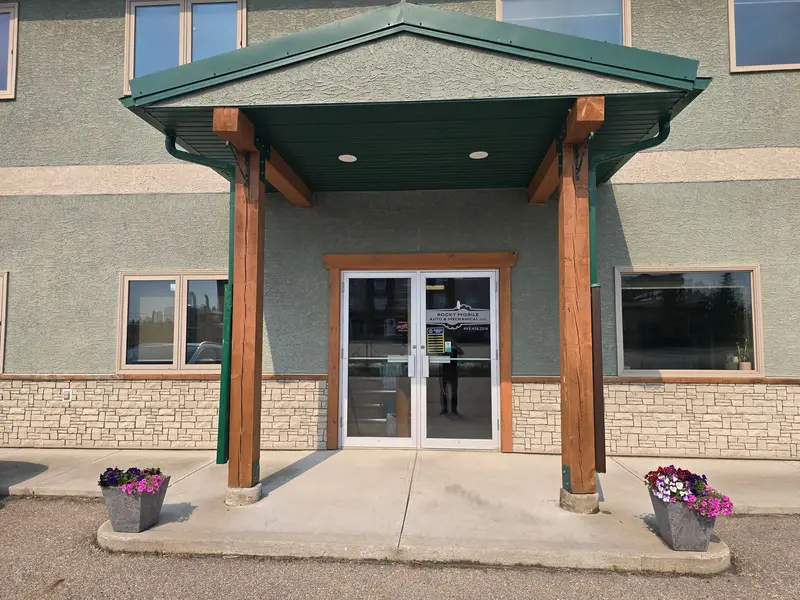 Front entrance of the Rocky Mobile Auto & Mechanical shop